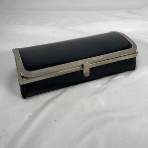Vintage black single clasp patent leather clutch